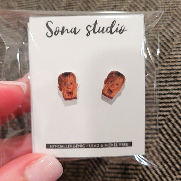 Home Alone Earrings - Picture 1 of 1